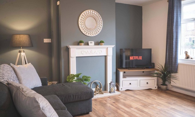 Chester House | Spacious Home, Ideal For Families, FREE Parking!