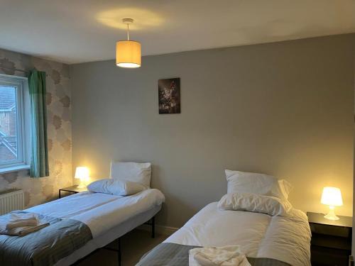 Walsall House | Spacious Home in Walsall with Parking & Garden