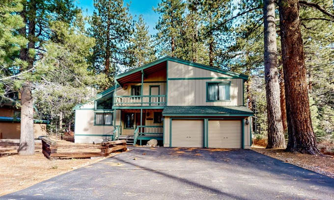 Christmas Valley House | Spacious home lined by trees with wood stove & jetted tub - dog-friendly