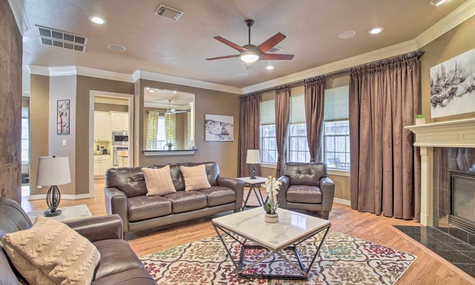 Houston House | Spacious Home w/Patio: 5 Mi to Memorial Park