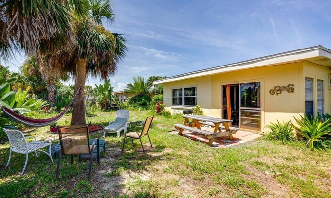 River House | Spacious Home w/Yard - 1/2 Mi to Ormond Beach!