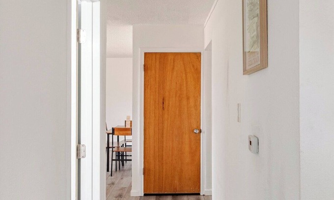 Denver House | spacious hottub 4 kings 2 kitchens walkable sleeps 18