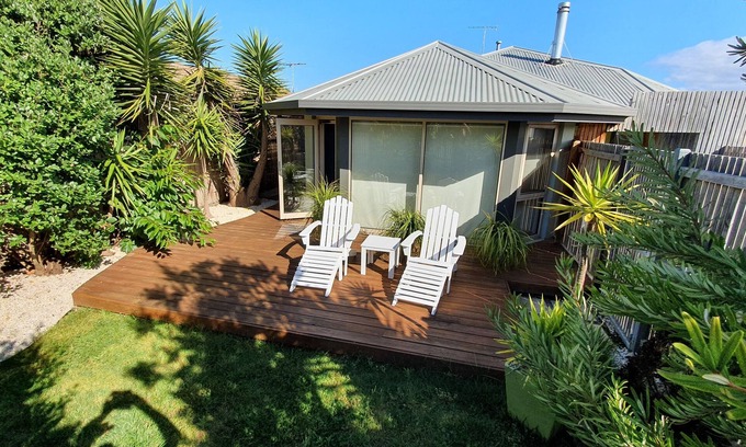 Torquay House | Spacious house, 400m to the beach, hot tub, air con, wood fires, big screen TVs