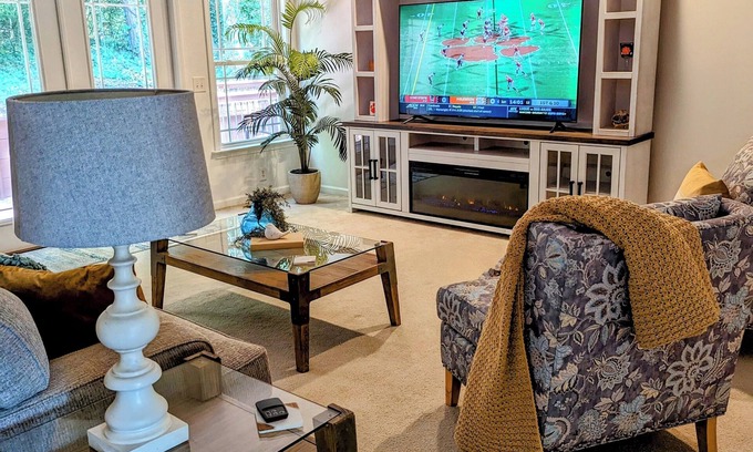 Clemson House | Spacious house for groups-3 mi from CU! Across from Patrick Square!