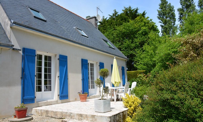 Plomodiern House | spacious house with large garden and terrace in the Bay of Douarnenez