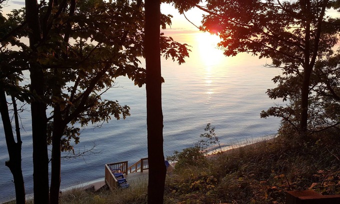 Holland House | Spacious House with Private Beach on Lake Michigan