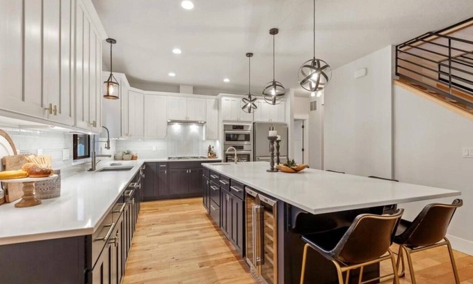 Coeur d'Alene House | Spacious, Immaculate 4350 sq ft Home Amazing Kitchen
