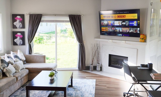 Abbott Loop House | Spacious & immaculate 2 bd townhome in the heart of Anchorage.