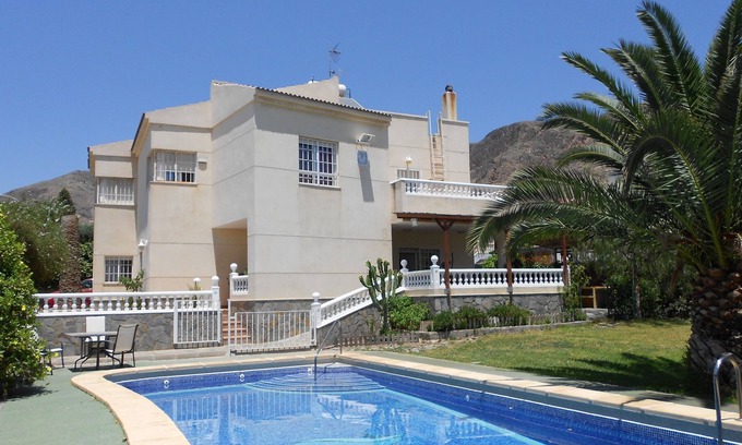 Aguadulce Ski Chalet | SPACIOUS INDEPENDENT VILLA, WITH GARDEN AND PRIVATE POOL