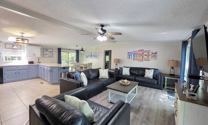 Put-in-Bay House | Spacious Island Club Home – Summer Fav! 10 PP-3 BR-2 BA-Pool- IC95