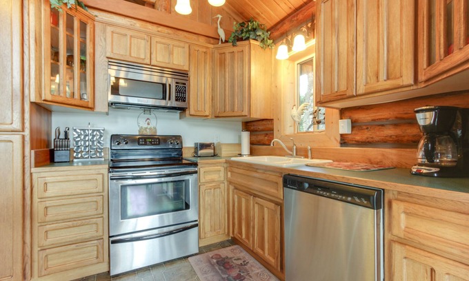 Worley Cabin | Spacious lakeside home with gorgeous views and secluded location