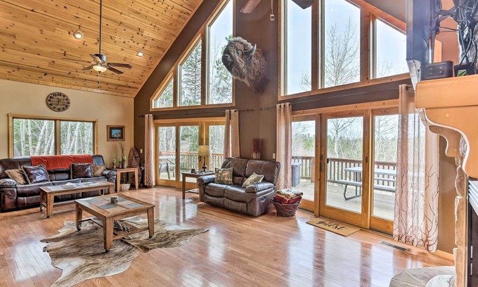 Deadwood Cabin | Spacious Lead Getaway w/Private Hot Tub & Deck!