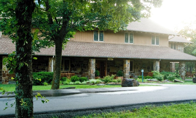 Tulsa Cabin | Spacious lodge with 18 bedrooms, large living area with pool table and more!