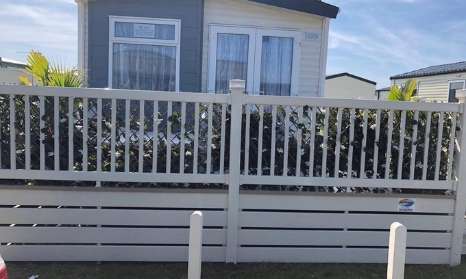Lydd-on-Sea House | Spacious Lovely Holiday Home, New 2019 Caravan
