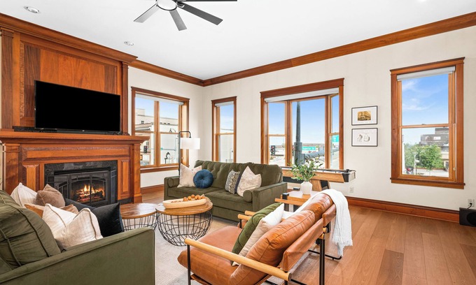 Downtown - Waterfront Condo | Spacious Lux Condo-Walk to Canal Park-Lakeviews