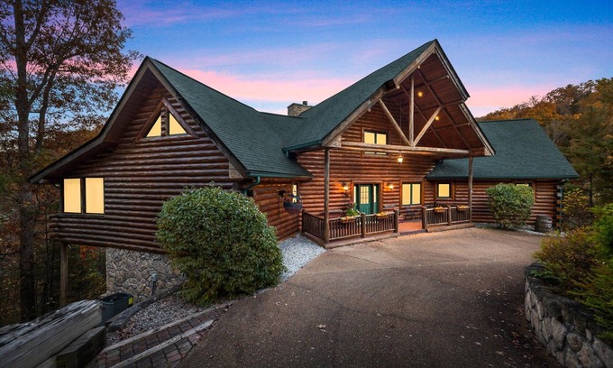 Townsend Cabin | Spacious Luxury Cabin 🏚 with huge deck, Smoky Mountain National Park ⛰!