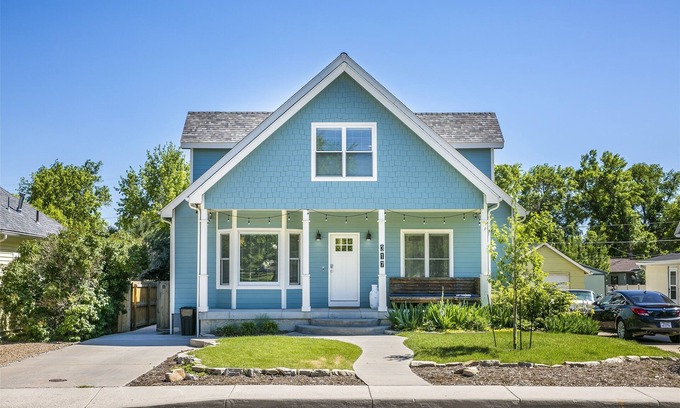 Windsor House | Spacious Luxury ~ Downtown Windsor ~ Locust Estates