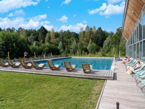 Maubray House | Spacious Mansion with Oasis