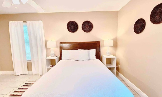Tallahassee House | Spacious Master Bedroom - Near I-10