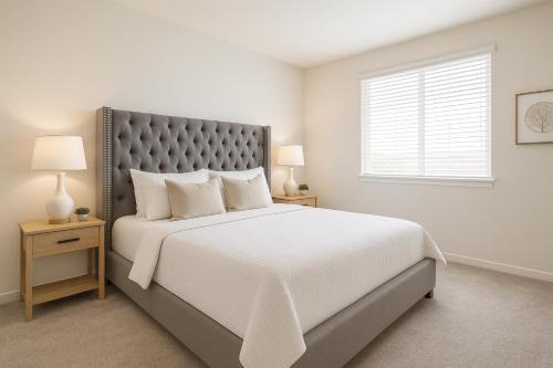 Peters House | Spacious Master Bedroom with Private Bath in Manteca Home