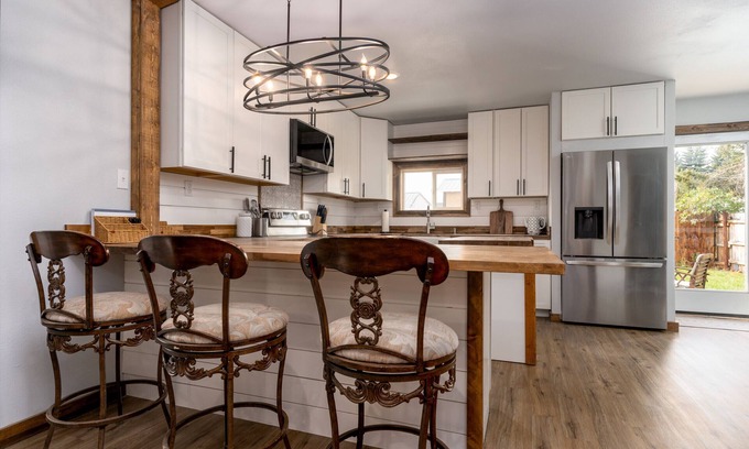 Anaconda House | Spacious & Modern Anaconda Home