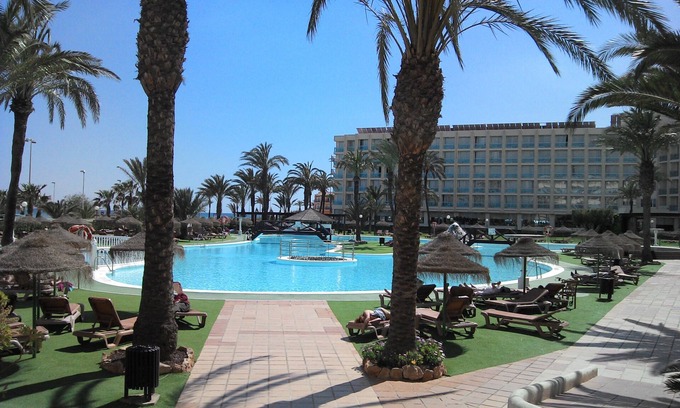 Roquetas de Mar Apartment | Spacious modern apartment, South facing close to the Beach with pool in complex.