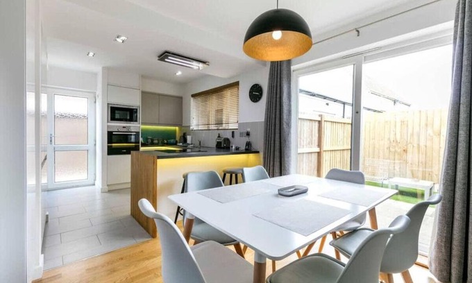 Cherry Hinton House | Spacious Modern Garden Family Home