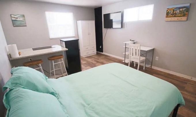 El Paso Apartment | Spacious Modern Studio 11-min walk to Ft. Blissn