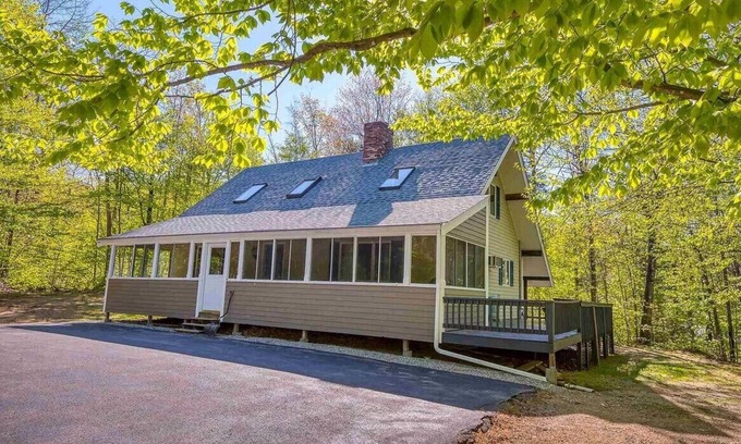 Bartlett Ski Chalet | Spacious Mountain Chalet - 6 br - fireplace - deck