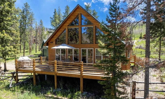 Grand Lake Cabin | Spacious Mountain Home near Grand Lake - 2br/2ba