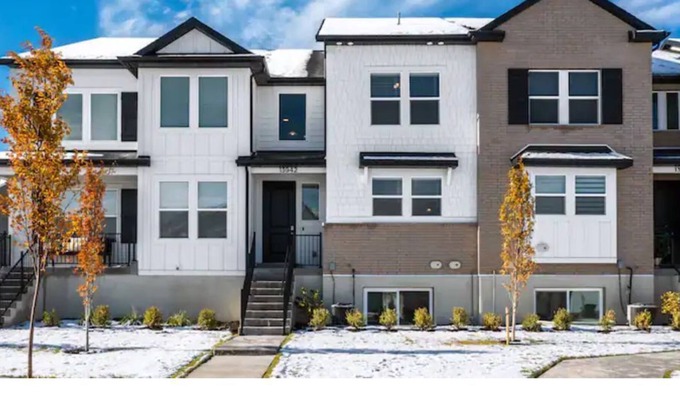 Salt Lake County House | Spacious Mountain View Townhouse