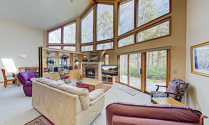 Lake Lure House | Spacious Narnia on Earth by Lake Lure Beach w/Gym, Pools & Tennis