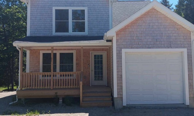 Jonesboro House | Spacious newly constructed home in serene Jonesboro. water front and back also!