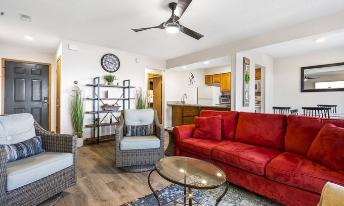 Indian Point Condo | Spacious & Newly Renovated Walk-In Unit, Amazing Lake Views, Near Silver Dollar City w Free Tickets!