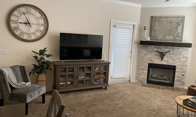 North Scottsdale Condo | Spacious North Scottsdale Condo with garage just steps from the pool!