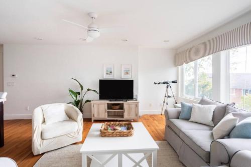 New London Villa | Spacious Oceanview Villa Elegant Coastal Escape, Sleeps 22