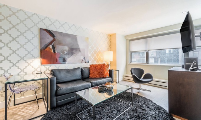 Manhattan Apartment | Spacious One Bedroom in Central Downtown Location