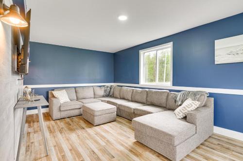 Oswego House | Spacious Oswego Home 6 Mi to Fort Ontario!