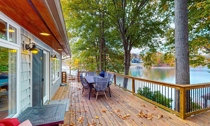 Moneta Cottage | Spacious pet friendly Cottage with balcony, dock, and hot tub