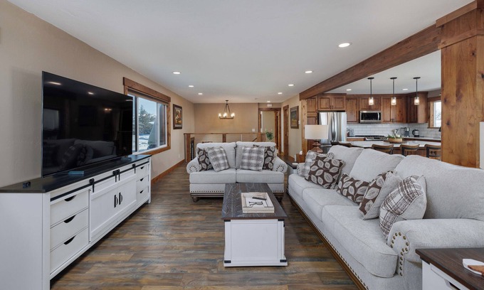 Bozeman House | Spacious, Private Home with Mountain Views - Mountain View Delight