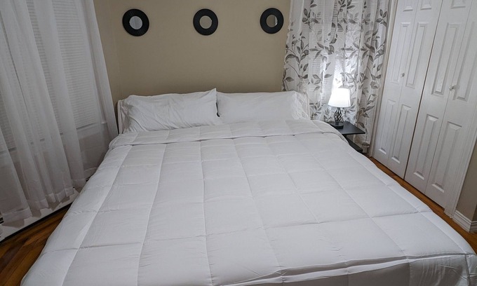 Providence House | Spacious Providence Place rental near the mall. Close to downtown Providence.