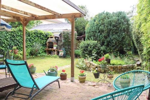 Saint-Denis House | Spacious quiet house with pretty garden