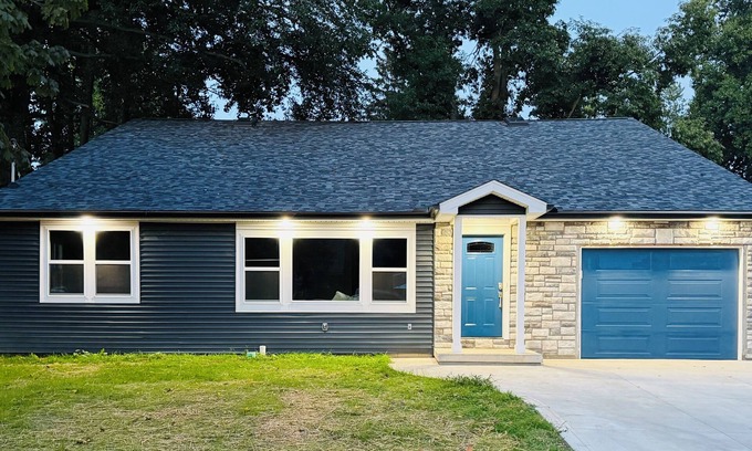 Willoughby Hills House | Spacious Relaxing Luxury 4-5BR Near DT Willoughby, Cleveland, & Lake Erie