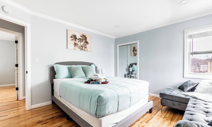 Queens House | Spacious Renovated Home by JFK/Train to NYC