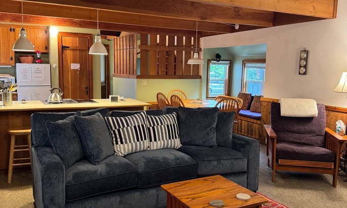 Yachats House | Spacious Riverfront Cabin, Eco-Friendly, Fireplace, Dogs welcome. Summer Pool.