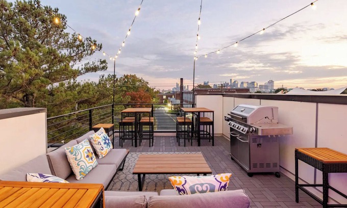 McFerrin Park Condo | Spacious Rooftop Retreat & Skyline Views