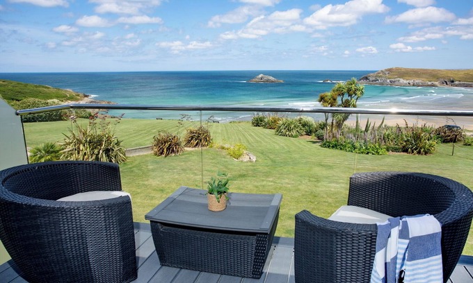 Newquay Apartment | Spacious Sea View Apartment | Sleeps 8 | Dog-Friendly | Pool Access