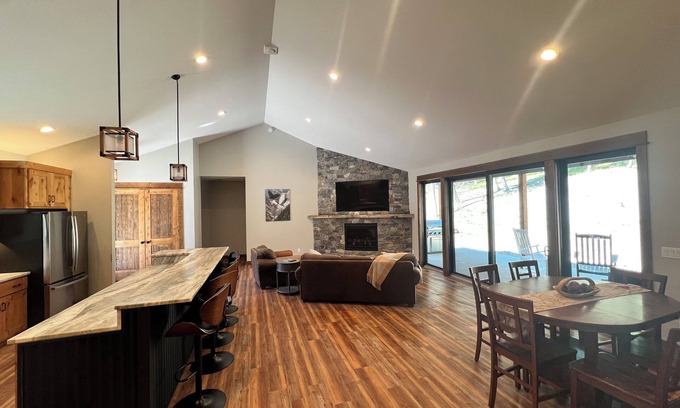 Seeley Lake House | Spacious Seeley Lake luxury home 4-BDR, 4 bath. Snowmobiler/Adventurer paradise