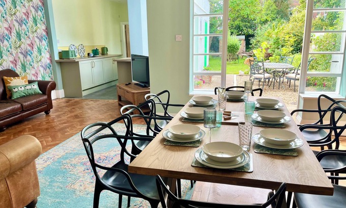 Portsmouth House | Spacious semi-detached Southsea House