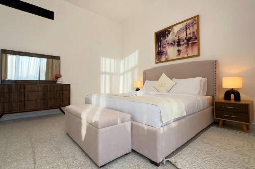 Al Danah Apartment | Spacious Serenity 5BR Luxury Living Elegant Al Danah Retreat Near Corniche
